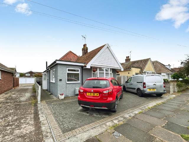 Bungalow for sale in Holland-on-Sea, Dale Hill