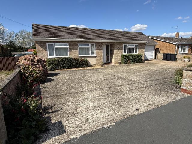 Bungalow for sale in Wicken, Barway