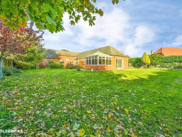 Bungalow for sale in Berry Hill, Mansfield