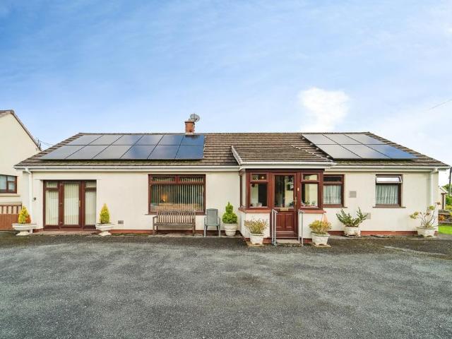 Bungalow for sale in Carew, Wales
