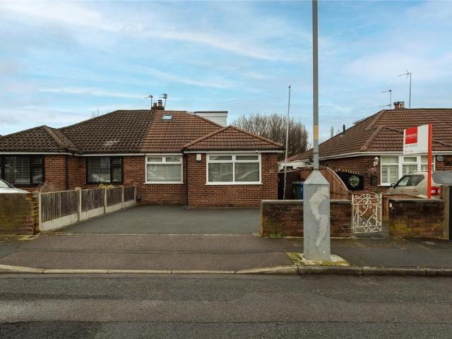 Bungalow for sale in Droylsden, Tameside