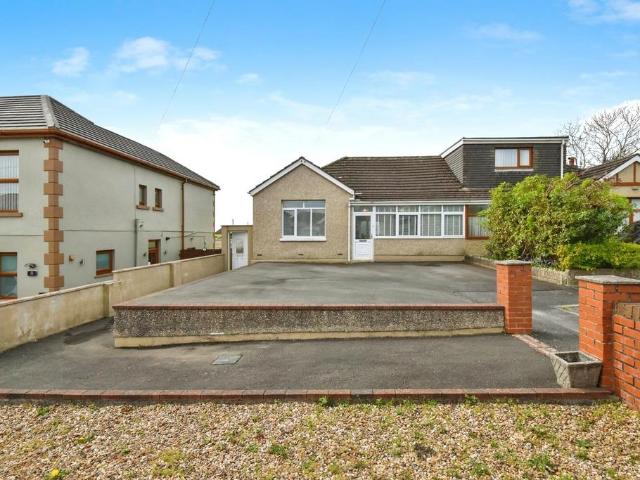 Bungalow for sale in Tyrfran, Llanelli