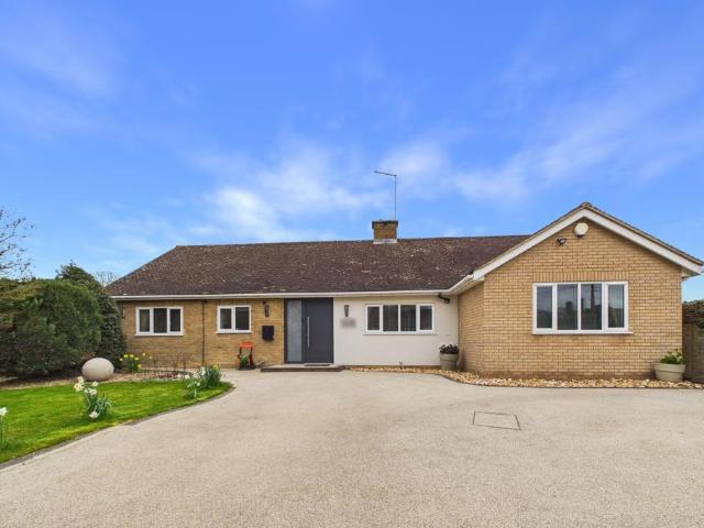 Bungalow for sale in Oundle