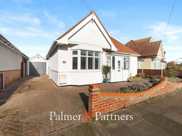 Bungalow for sale in Holland-on-Sea, Dale Hill