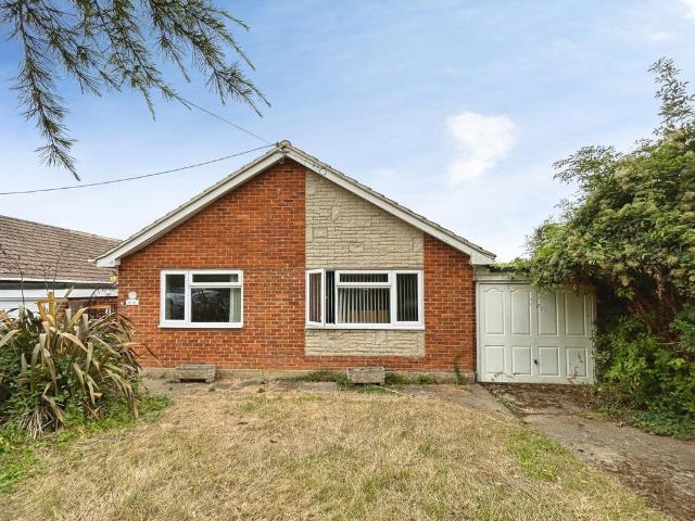 Bungalow for sale in Longfield and New Barn, Monks Orchard