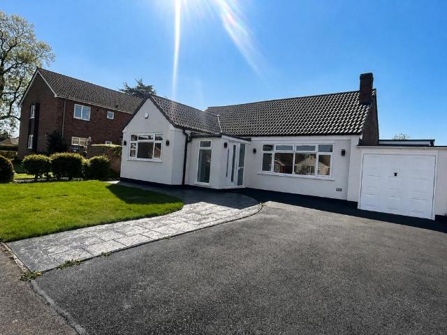 Bungalow for sale in Green Close, Warwickshire