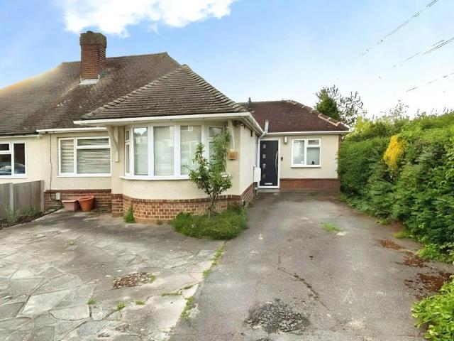 Bungalow for sale in Dunstable, Bedfordshire
