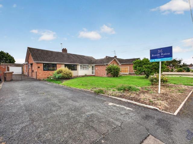 Bungalow for sale in Hampton, Crookhill