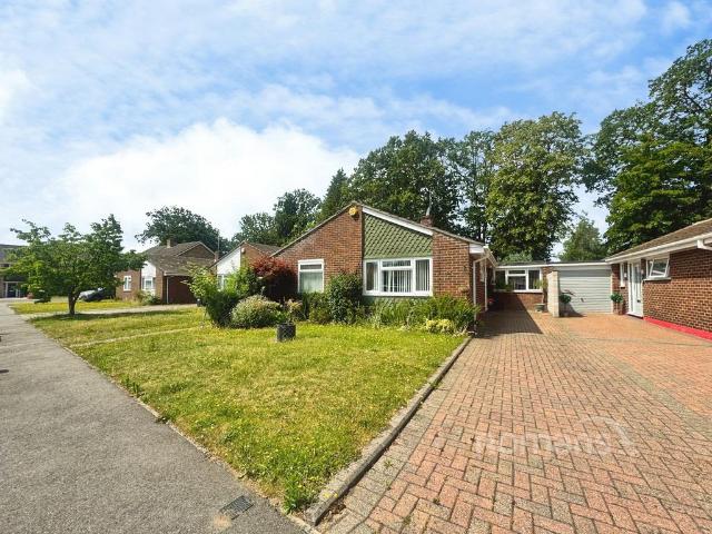 Bungalow for sale in Heol-las, Surrey