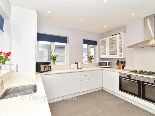 Bungalow for sale in London Borough of Redbridge, Greater London