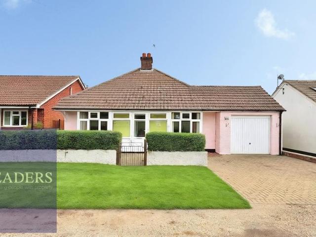 Bungalow for sale in Chipping Hill, Essex