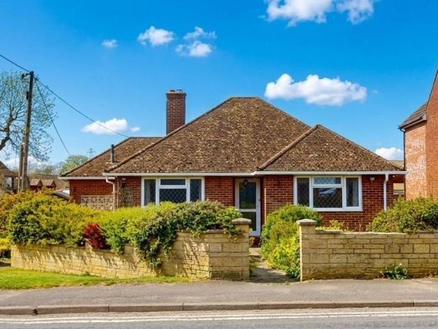 Bungalow for sale in Dromore, Oxfordshire