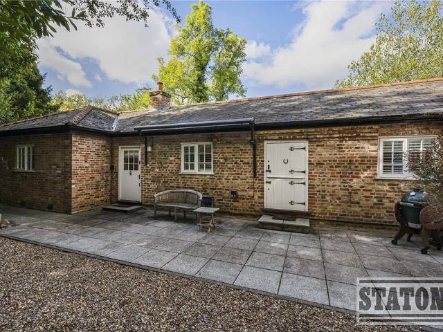 Bungalow for sale in South Mimms and Ridge, Potters Bar