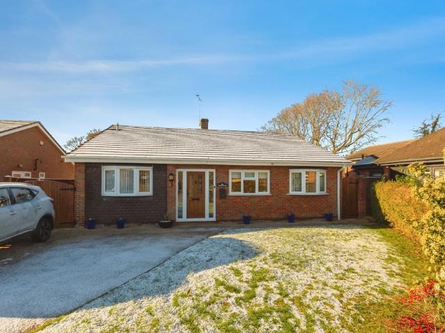 Bungalow for sale in Weston Turville