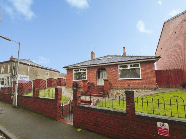 Bungalow for sale in Kearsley, Bolton