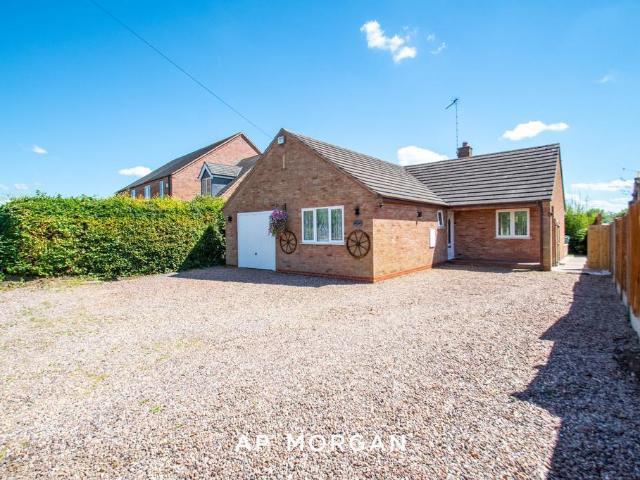 Bungalow for sale in Alderminster, Warwickshire