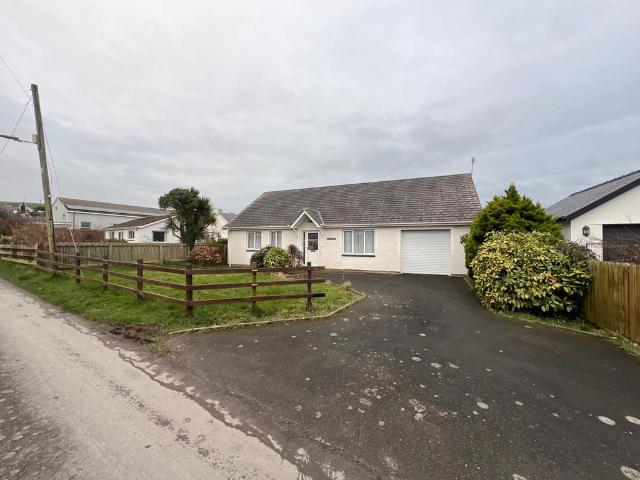 Bungalow for sale in Llanon, Wales