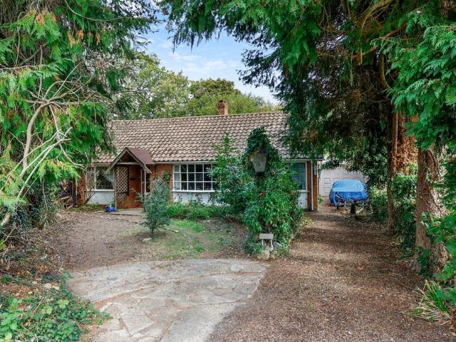 Bungalow for sale in Greenfields, Reigate and Banstead