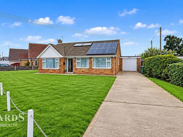 Bungalow for sale in Stokesby, Norfolk