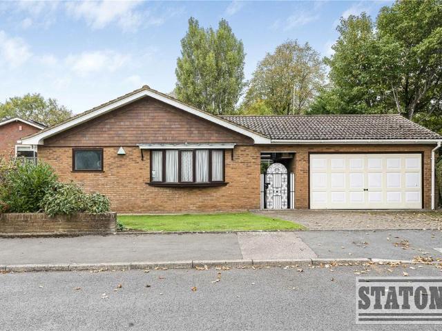 Bungalow for sale in Whetstone, Oakleigh Park