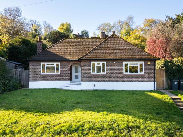 Bungalow for sale in London Borough of Croydon, Cat Hill