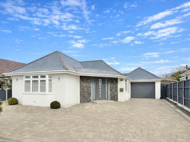Bungalow for sale in Friars Cliff, Christchurch