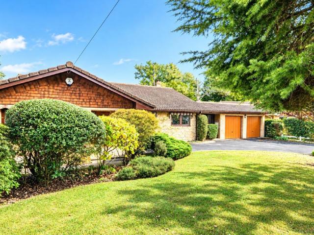 Bungalow for sale in Stoke D'Abernon, Elmbridge