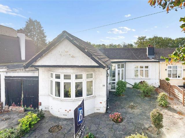 Bungalow for sale in Upminster Bridge, Greater London