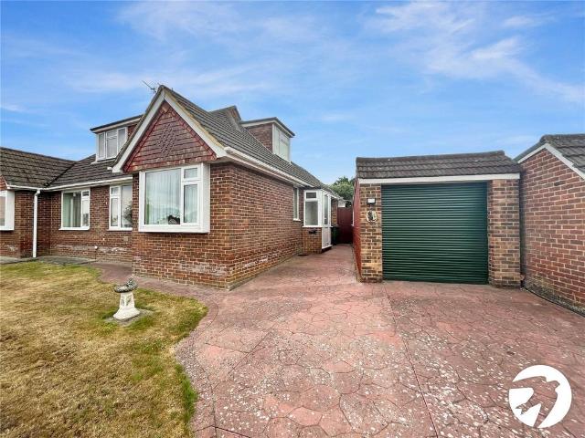 Bungalow for sale in Allington, Midway