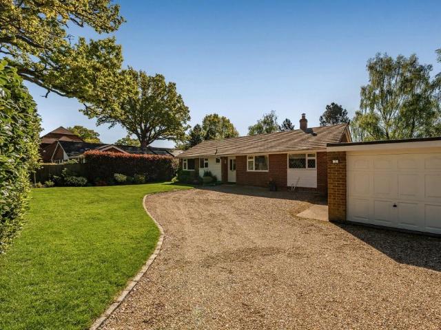 Bungalow for sale in Finchampstead