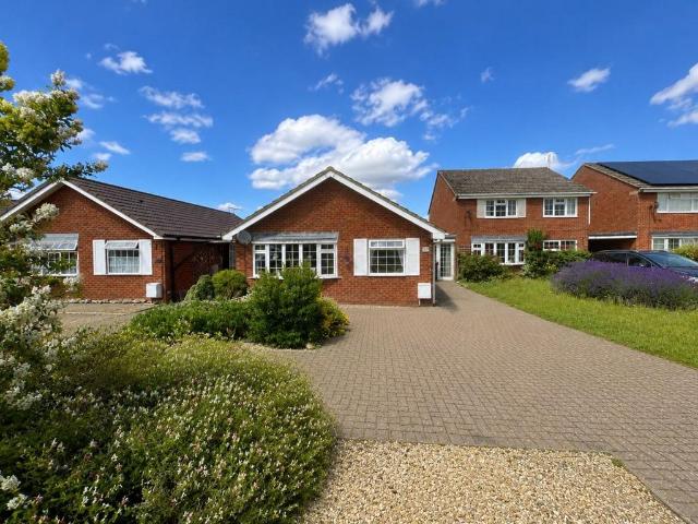 Bungalow for sale in Great Faringdon, Dromore
