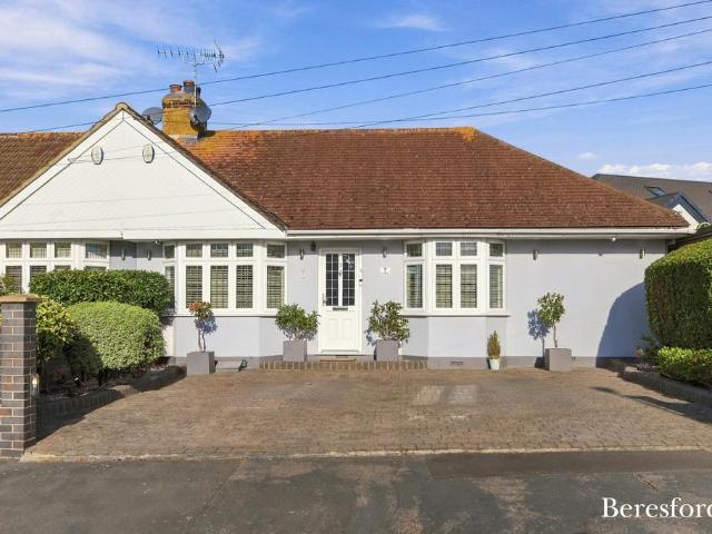 Bungalow for sale in London Borough of Havering, Greater London