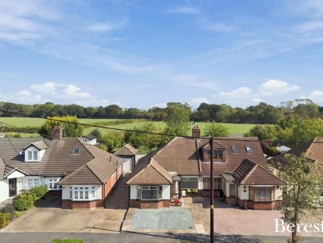 Bungalow for sale in West Horndon, Brentwood