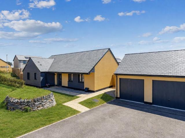 Bungalow for sale in Strode, Devon