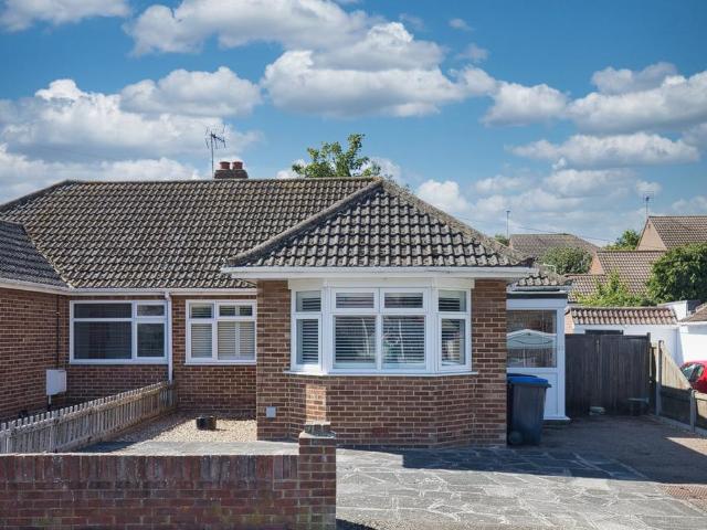 Bungalow for sale in West Dumpton, Acol