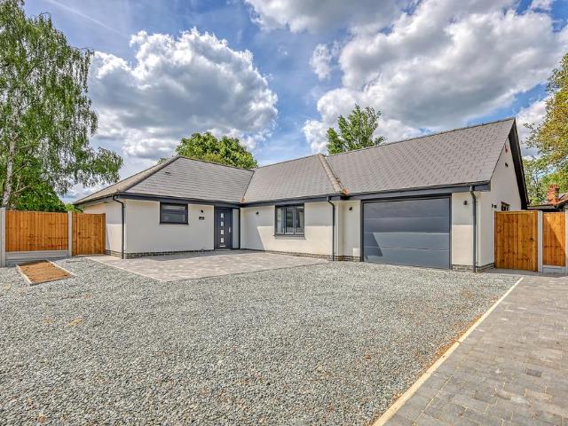 Bungalow for sale in Chipping Hill, Essex