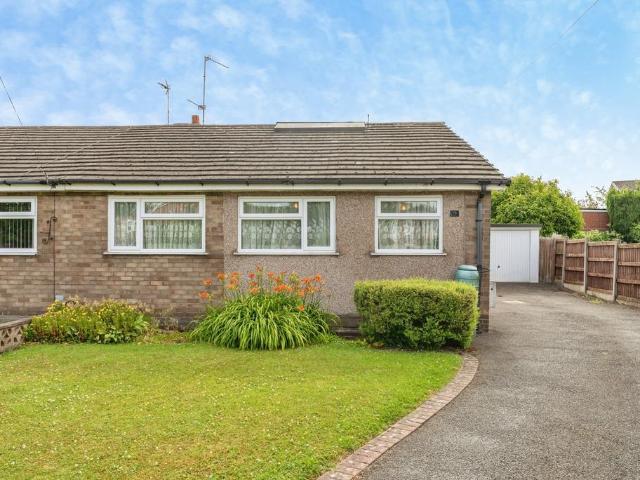 Bungalow for sale in Pen-y-ffordd, Wales