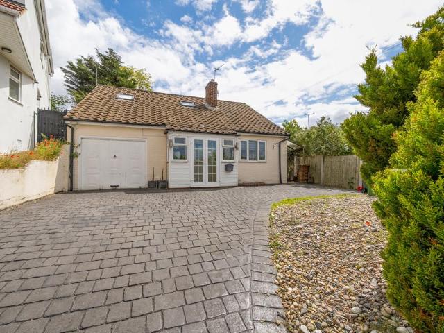 Bungalow for sale in Barnehurst, Greater London