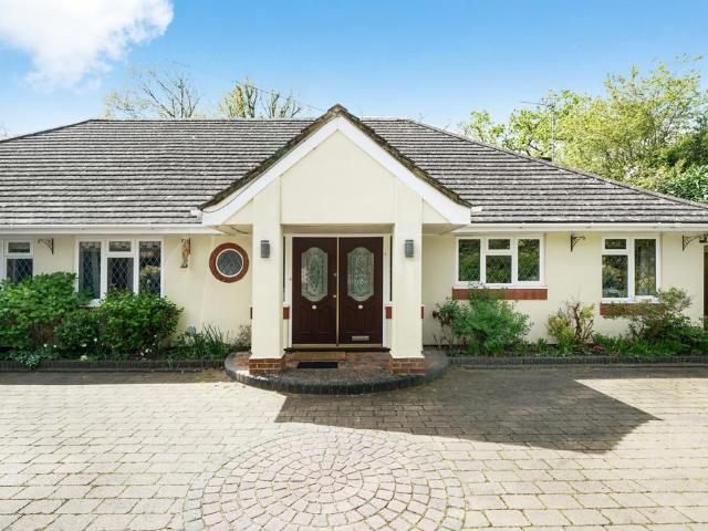 Bungalow for sale in Gerrards Cross, Denham