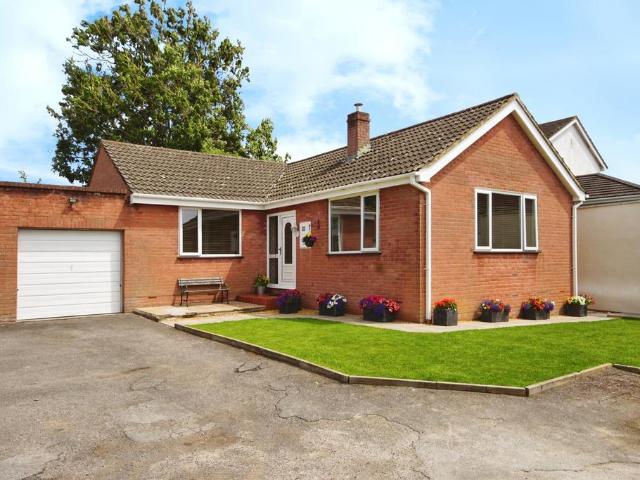 Bungalow for sale in Feckenham, City Of Bristol
