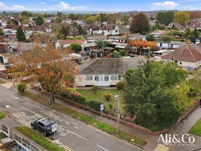 Bungalow for sale in Little Thurrock, Grays