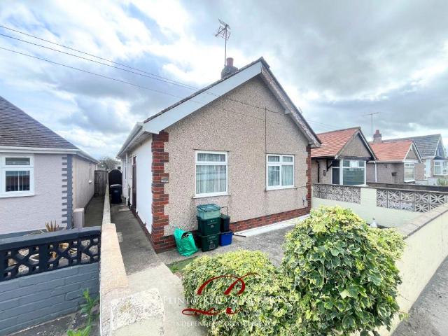 Bungalow for sale in Kinmel Bay, Wales