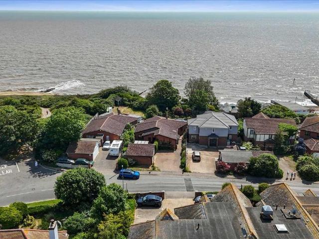 Bungalow for sale in Frinton and Walton, Dale Hill