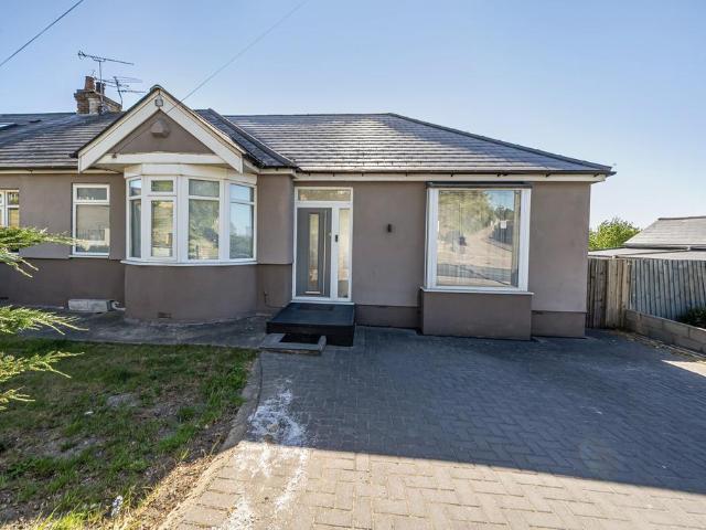 Bungalow for sale in Strood