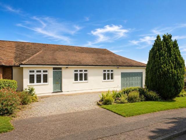 Bungalow for sale in Five Acres, Hertfordshire