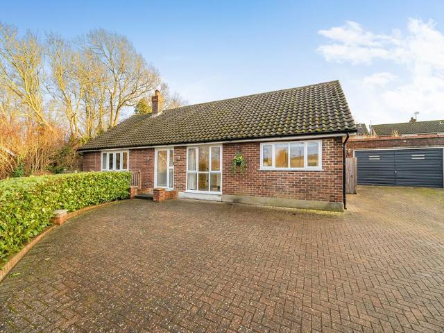 Bungalow for sale in The Butts, Kent