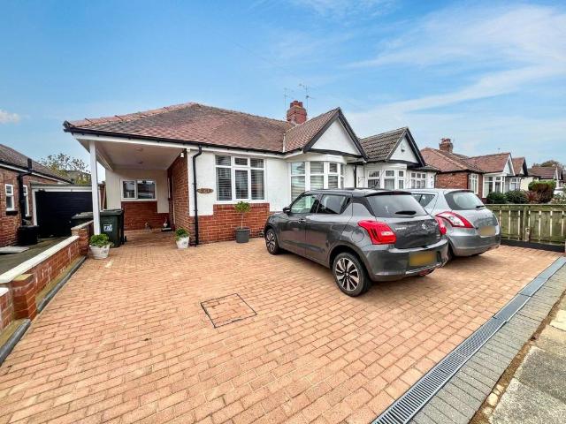 Bungalow for sale in New York, Monkseaton
