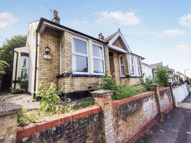 Bungalow for sale in Chatham