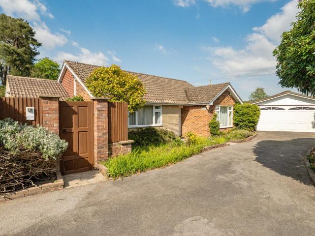 Bungalow for sale in Fole, Surrey
