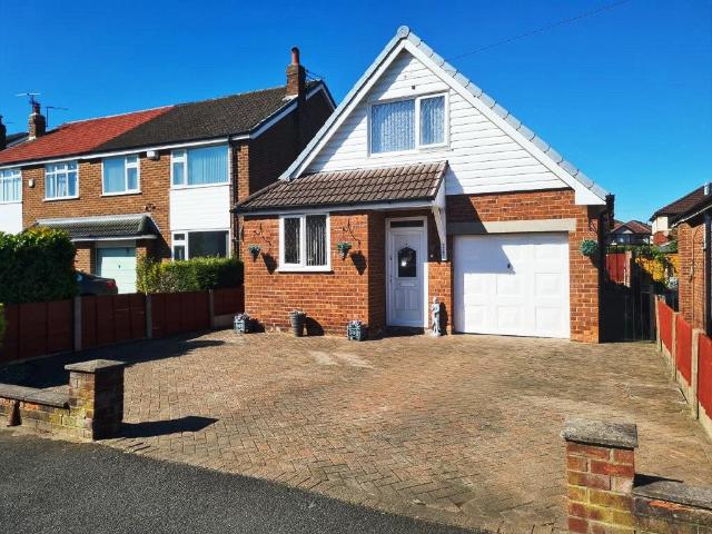Bungalow for sale in Guide Bridge, Greenheys